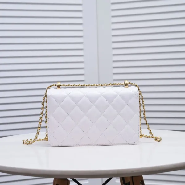 【2026】【CHANEL 公式旗艦店】シャネル ショルダーバッグ 当日出荷 好評に付き再入荷!23*14*8CM 【2026】【CHANEL 公式旗艦店】シャネル ショルダーバッグ 当日出荷 好評に付き再入荷!23*14*8CM