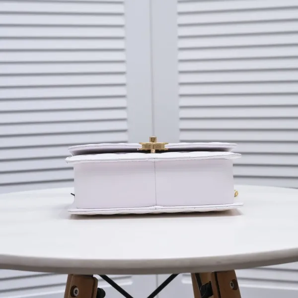 【2026】【CHANEL 公式旗艦店】シャネル ショルダーバッグ 当日出荷 好評に付き再入荷!23*14*8CM 【2026】【CHANEL 公式旗艦店】シャネル ショルダーバッグ 当日出荷 好評に付き再入荷!23*14*8CM