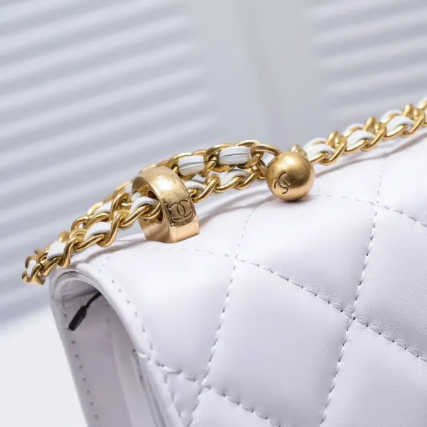 【2026】【CHANEL 公式旗艦店】シャネル ショルダーバッグ 当日出荷 好評に付き再入荷!23*14*8CM 【2026】【CHANEL 公式旗艦店】シャネル ショルダーバッグ 当日出荷 好評に付き再入荷!23*14*8CM