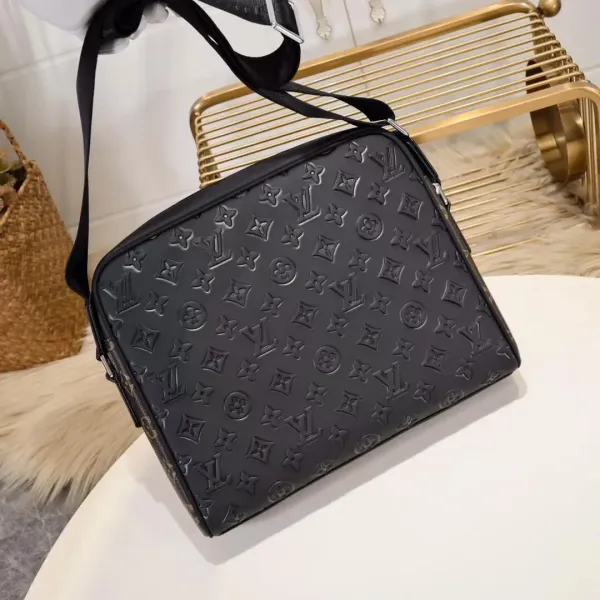 【2026】【LOUIS VUITTON  公式旗艦店】ルイヴィトン   ショルダーバッグ 当日出荷 好評に付き再入荷！25*28*5cm
