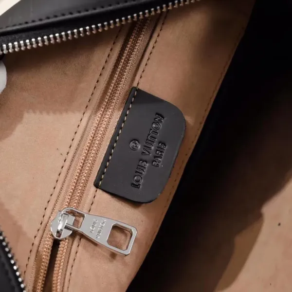 【2026】【LOUIS VUITTON  公式旗艦店】ルイヴィトン   ショルダーバッグ 当日出荷 好評に付き再入荷！25*28*5cm