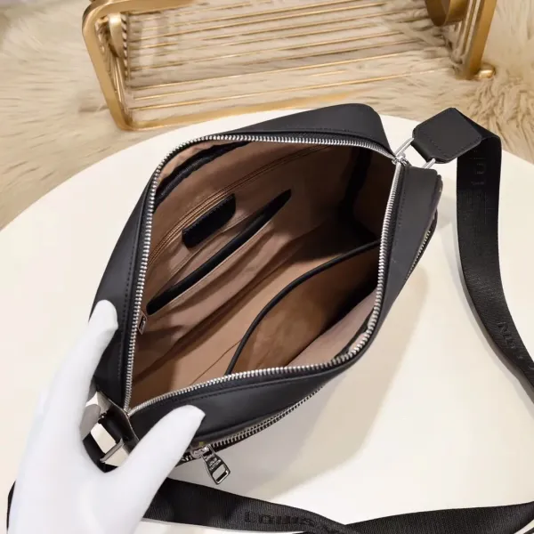 【2026】【LOUIS VUITTON  公式旗艦店】ルイヴィトン   ショルダーバッグ 当日出荷 好評に付き再入荷！25*28*5cm