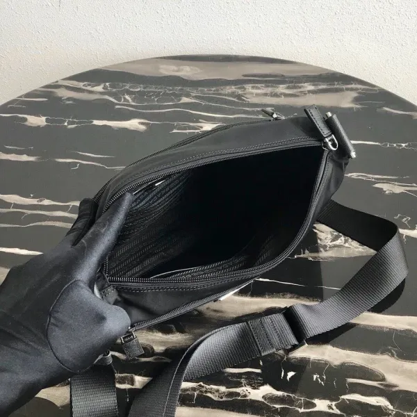 【2026】【PRADA 公式 旗艦店】プラダ ショルダーバッグ 当日出荷 好評に付き再入荷!31*23*9CM 【2026】【PRADA 公式 旗艦店】プラダ ショルダーバッグ 当日出荷 好評に付き再入荷!31*23*9CM