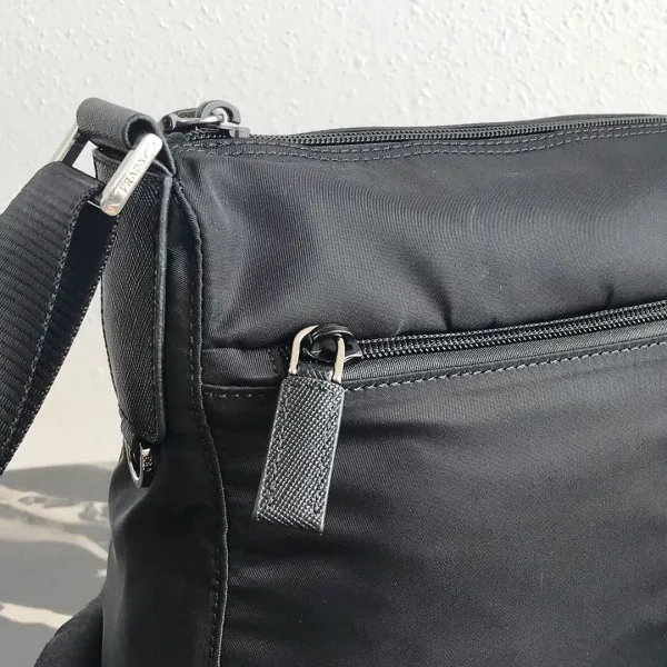 【2026】【PRADA 公式 旗艦店】プラダ ショルダーバッグ 当日出荷 好評に付き再入荷!31*23*9CM 【2026】【PRADA 公式 旗艦店】プラダ ショルダーバッグ 当日出荷 好評に付き再入荷!31*23*9CM