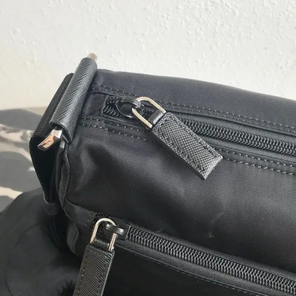 【2026】【PRADA 公式 旗艦店】プラダ ショルダーバッグ 当日出荷 好評に付き再入荷!31*23*9CM 【2026】【PRADA 公式 旗艦店】プラダ ショルダーバッグ 当日出荷 好評に付き再入荷!31*23*9CM