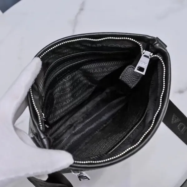 【2026】【PRADA 公式 旗艦店】プラダ ショルダーバッグ 当日出荷 好評に付き再入荷!23*27*5CM 【2026】【PRADA 公式 旗艦店】プラダ ショルダーバッグ 当日出荷 好評に付き再入荷!23*27*5CM