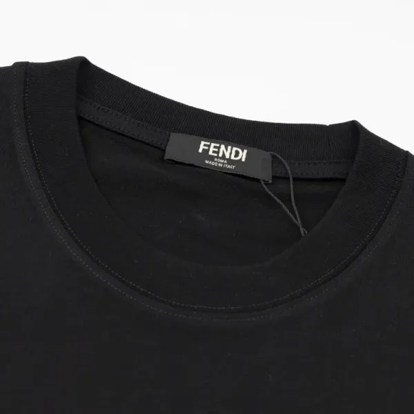 【2026】【FENDI  公式旗艦店】フェンディ   Tシャツご好評に付き再入荷！