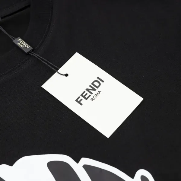 【2026】【FENDI  公式旗艦店】フェンディ   Tシャツご好評に付き再入荷！
