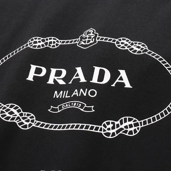 【2026】【PRADA 公式旗艦店】プラダ Tシャツご好評に付き再入荷! 【2026】【PRADA 公式旗艦店】プラダ Tシャツご好評に付き再入荷!