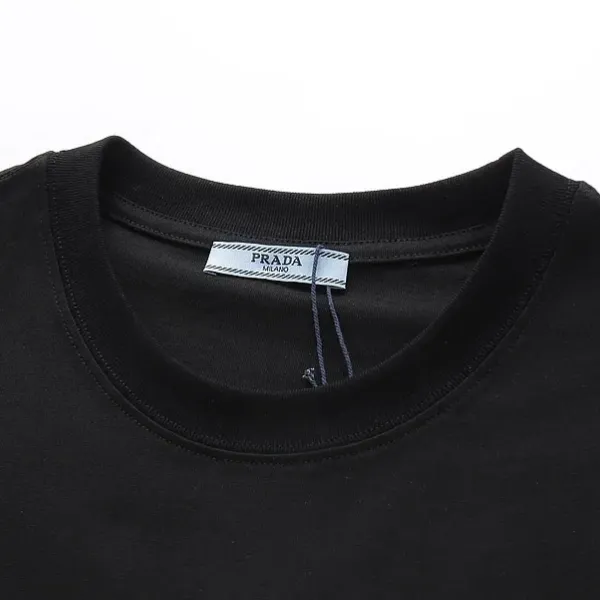 【2026】【PRADA 公式旗艦店】プラダ Tシャツご好評に付き再入荷! 【2026】【PRADA 公式旗艦店】プラダ Tシャツご好評に付き再入荷!