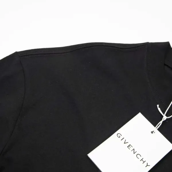 【2026】【GIVENCHY 公式旗艦店】ジバンシー   Tシャツ ご好評に付き再入荷！