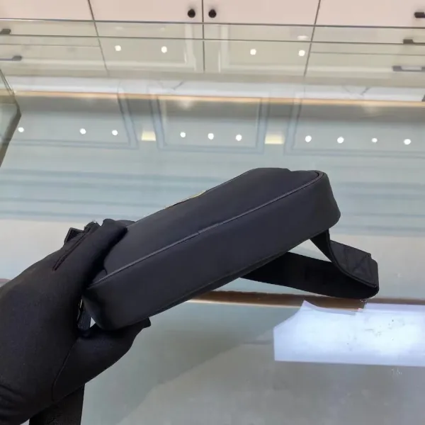 【2026】【PRADA 公式旗艦店】プラダ ウエストポーチ 当日出荷 好評に付き再入荷21*12.5*4.5CM 【2026】【PRADA 公式旗艦店】プラダ ウエストポーチ 当日出荷 好評に付き再入荷21*12.5*4.5CM