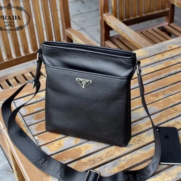 【2026】【PRADA 公式旗艦店】プラダ ショルダーバッグ 当日出荷 好評に付き再入荷25*27*5CM 【2026】【PRADA 公式旗艦店】プラダ ショルダーバッグ 当日出荷 好評に付き再入荷25*27*5CM