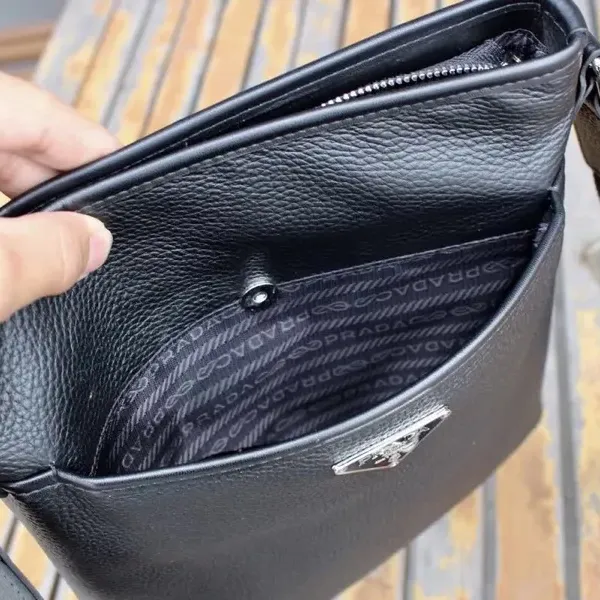 【2026】【PRADA 公式旗艦店】プラダ ショルダーバッグ 当日出荷 好評に付き再入荷25*27*5CM 【2026】【PRADA 公式旗艦店】プラダ ショルダーバッグ 当日出荷 好評に付き再入荷25*27*5CM