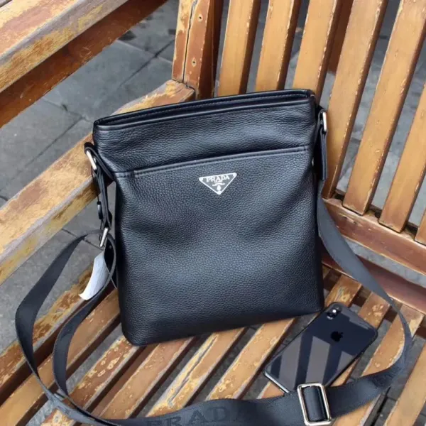 【2026】【PRADA 公式旗艦店】プラダ ショルダーバッグ 当日出荷 好評に付き再入荷25*27*5CM 【2026】【PRADA 公式旗艦店】プラダ ショルダーバッグ 当日出荷 好評に付き再入荷25*27*5CM