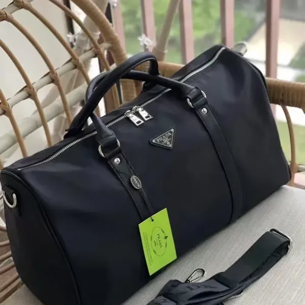 【2026】【PRADA  公式旗艦店】プラダ  旅行かばん 当日出荷 好評に付き再入荷！46*26CM