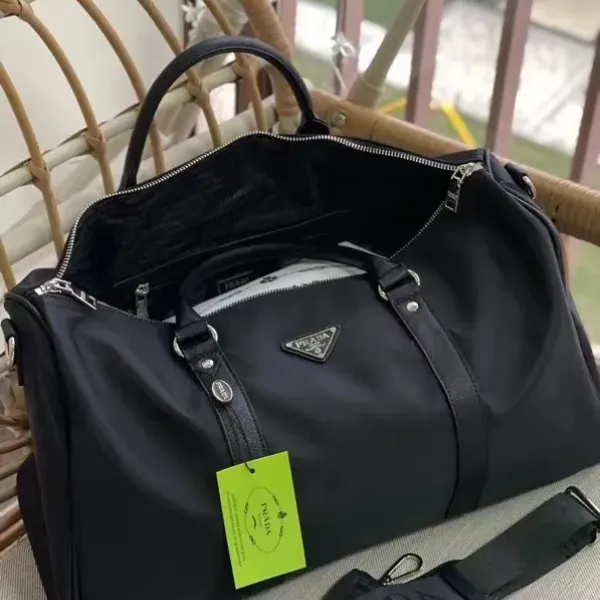 【2026】【PRADA  公式旗艦店】プラダ  旅行かばん 当日出荷 好評に付き再入荷！46*26CM
