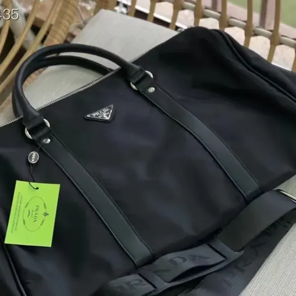 【2026】【PRADA  公式旗艦店】プラダ  旅行かばん 当日出荷 好評に付き再入荷！46*26CM