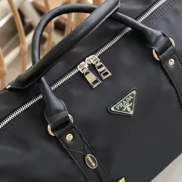【2026】【PRADA  公式旗艦店】プラダ  旅行かばん 当日出荷 好評に付き再入荷！46*26CM