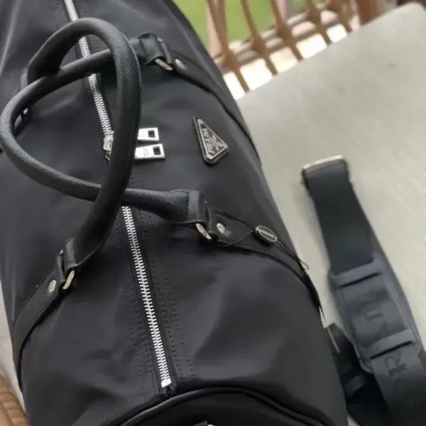 【2026】【PRADA  公式旗艦店】プラダ  旅行かばん 当日出荷 好評に付き再入荷！46*26CM