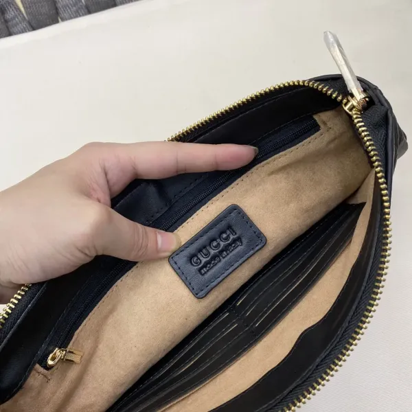 【2026】【GUCCI 公式 旗艦店】クッチ クラッチバッグ 当日出荷 好評に付き再入荷!28*19*3CM 【2026】【GUCCI 公式 旗艦店】クッチ クラッチバッグ 当日出荷 好評に付き再入荷!28*19*3CM