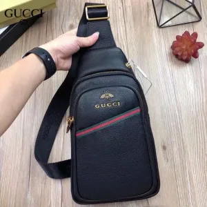 【2026】【GUCCI 公式 旗艦店】クッチ 胸ポケット 当日出荷 好評に付き再入荷!28*18*7CM 【2026】【GUCCI 公式 旗艦店】クッチ 胸ポケット 当日出荷 好評に付き再入荷!28*18*7CM