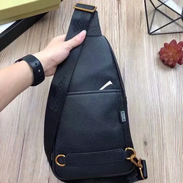 【2026】【GUCCI 公式 旗艦店】クッチ 胸ポケット 当日出荷 好評に付き再入荷!28*18*7CM 【2026】【GUCCI 公式 旗艦店】クッチ 胸ポケット 当日出荷 好評に付き再入荷!28*18*7CM