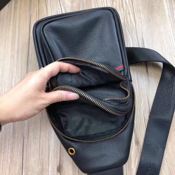 【2026】【GUCCI 公式 旗艦店】クッチ 胸ポケット 当日出荷 好評に付き再入荷!28*18*7CM 【2026】【GUCCI 公式 旗艦店】クッチ 胸ポケット 当日出荷 好評に付き再入荷!28*18*7CM