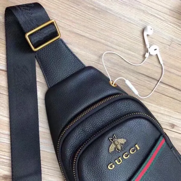 【2026】【GUCCI 公式 旗艦店】クッチ 胸ポケット 当日出荷 好評に付き再入荷!28*18*7CM 【2026】【GUCCI 公式 旗艦店】クッチ 胸ポケット 当日出荷 好評に付き再入荷!28*18*7CM