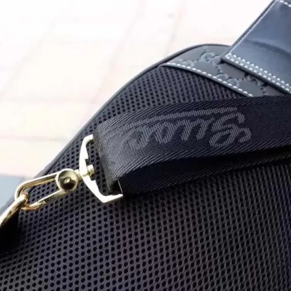 【2026】【GUCCI 公式 旗艦店】クッチ  胸ポケット 当日出荷 好評に付き再入荷！19*20*5CM