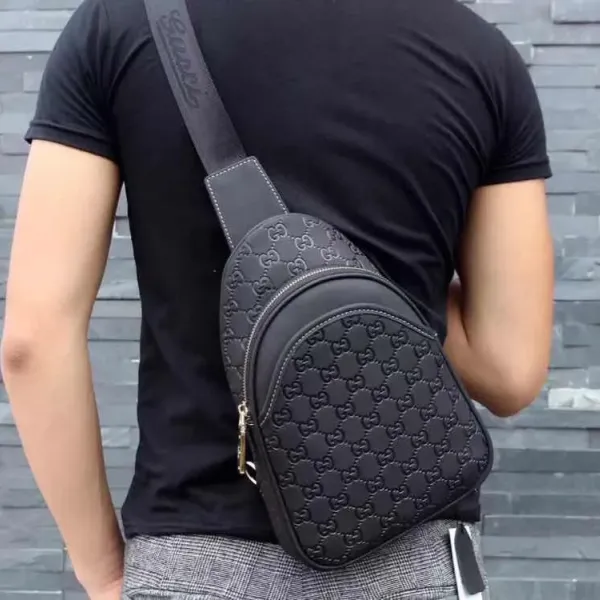 【2026】【GUCCI 公式 旗艦店】クッチ  胸ポケット 当日出荷 好評に付き再入荷！19*20*5CM