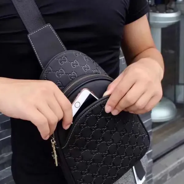 【2026】【GUCCI 公式 旗艦店】クッチ  胸ポケット 当日出荷 好評に付き再入荷！19*20*5CM