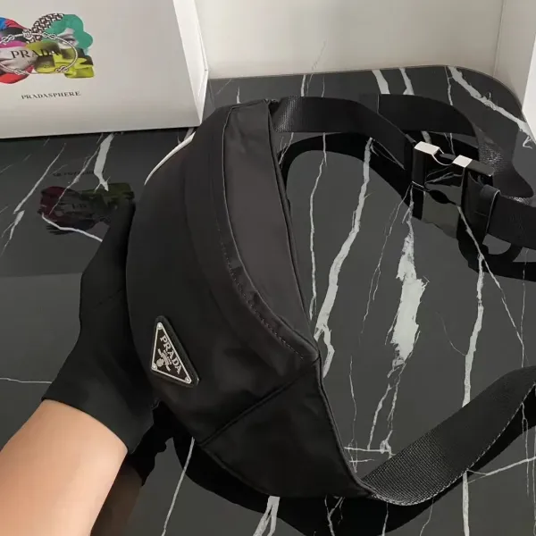 【2026】【PRADA 公式 旗艦店】プラダ  ウエストポーチ 当日出荷 好評に付き再入荷！26*12*7CM