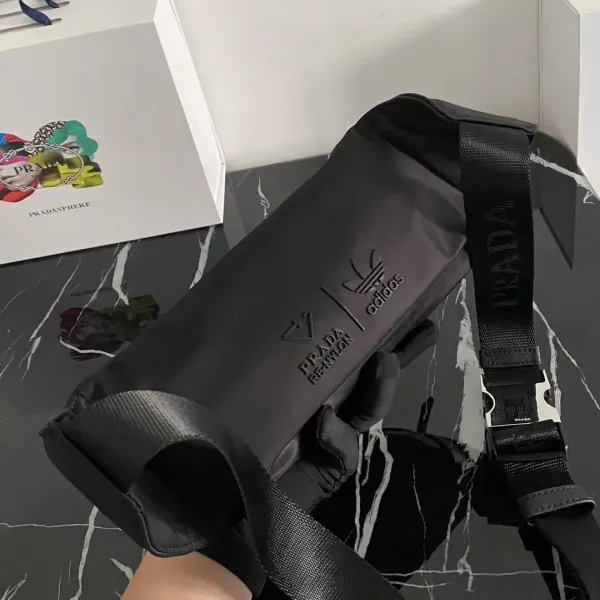 【2026】【PRADA 公式 旗艦店】プラダ  ウエストポーチ 当日出荷 好評に付き再入荷！26*12*7CM