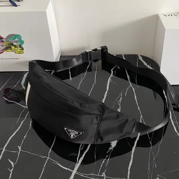 【2026】【PRADA 公式 旗艦店】プラダ  ウエストポーチ 当日出荷 好評に付き再入荷！26*12*7CM