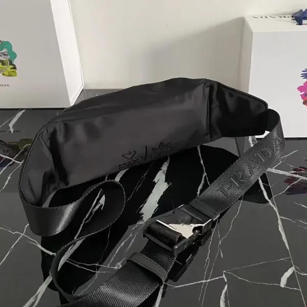 【2026】【PRADA 公式 旗艦店】プラダ  ウエストポーチ 当日出荷 好評に付き再入荷！26*12*7CM