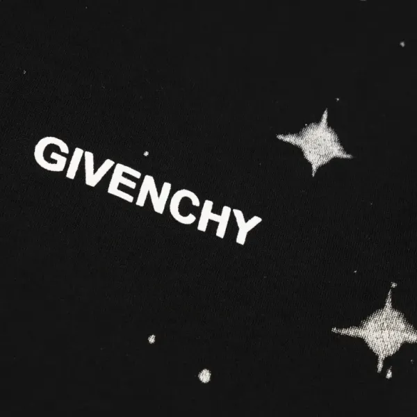 【2026】【GIVENCHY 公式旗艦店】ジバンシー   Tシャツ ご好評に付き再入荷！