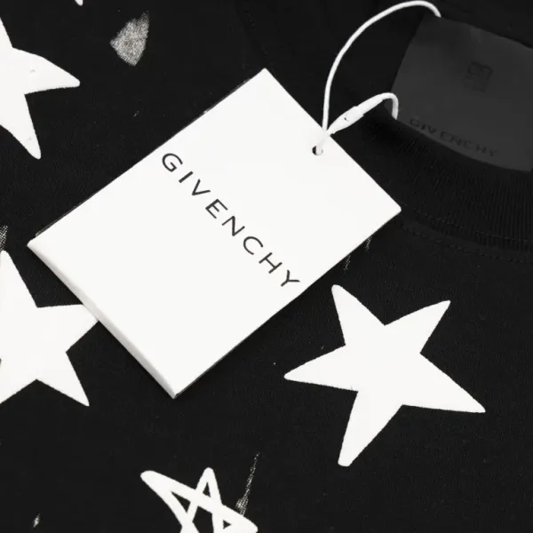 【2026】【GIVENCHY 公式旗艦店】ジバンシー   Tシャツ ご好評に付き再入荷！
