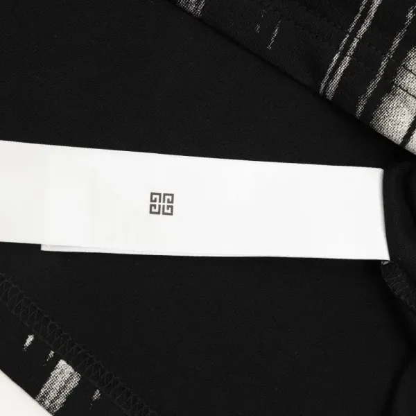 【2026】【GIVENCHY 公式旗艦店】ジバンシー   Tシャツ ご好評に付き再入荷！