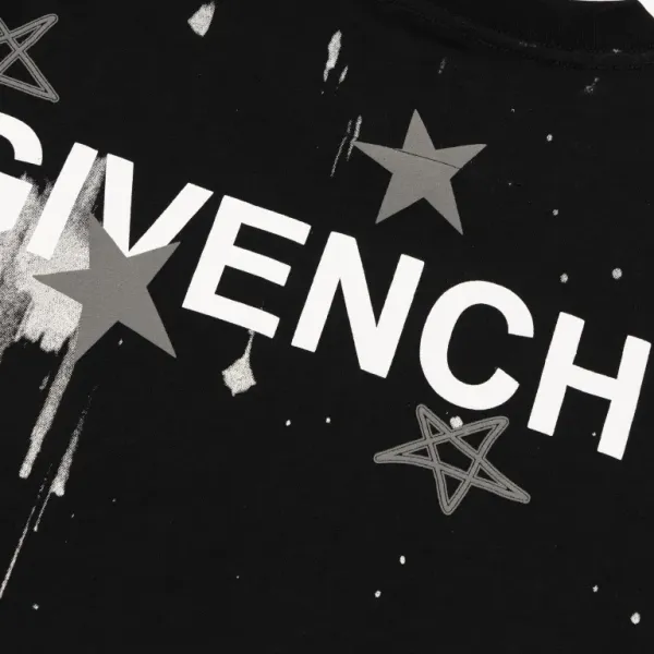 【2026】【GIVENCHY 公式旗艦店】ジバンシー   Tシャツ ご好評に付き再入荷！