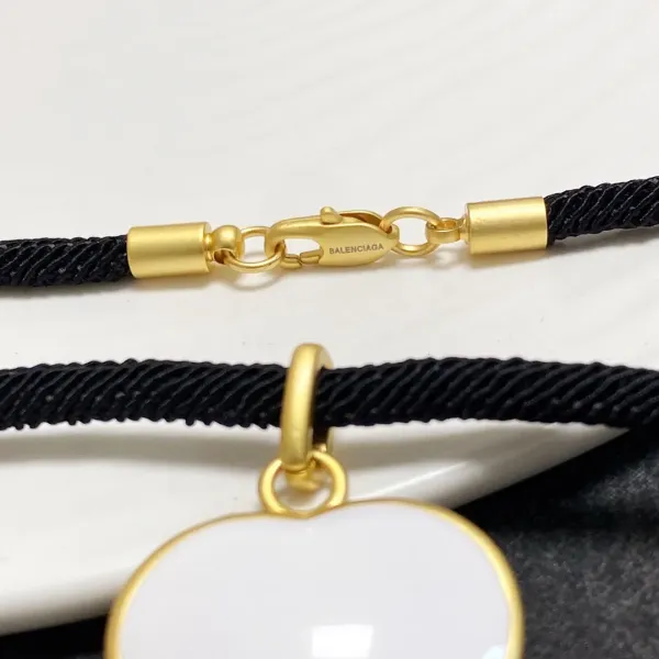 【2026】【BALENCIAGA】ネックレス、新しいネックレス万能シンプルファッションオーナメント 【2026】【BALENCIAGA】ネックレス、新しいネックレス万能シンプルファッションオーナメント