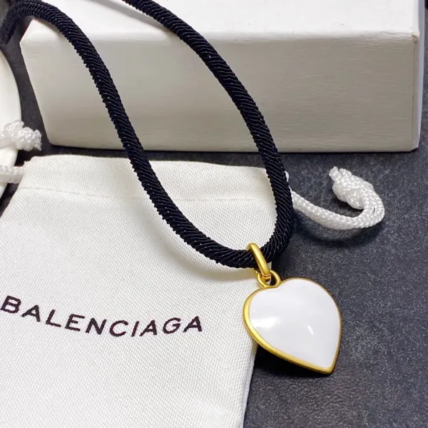 【2026】【BALENCIAGA】ネックレス、新しいネックレス万能シンプルファッションオーナメント 【2026】【BALENCIAGA】ネックレス、新しいネックレス万能シンプルファッションオーナメント