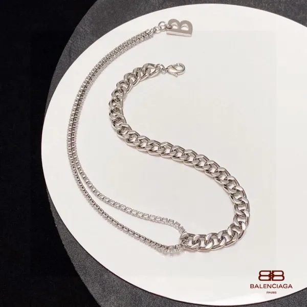 【2026】【BALENCIAGA】ネックレス、新しいネックレス万能シンプルファッションオーナメント 【2026】【BALENCIAGA】ネックレス、新しいネックレス万能シンプルファッションオーナメント