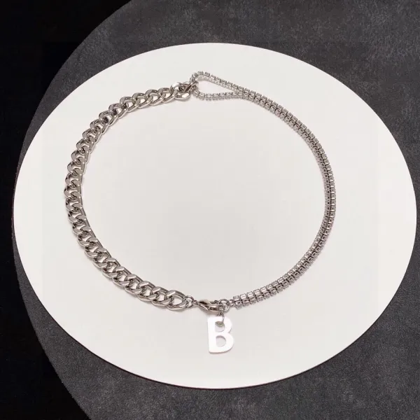 【2026】【BALENCIAGA】ネックレス、新しいネックレス万能シンプルファッションオーナメント 【2026】【BALENCIAGA】ネックレス、新しいネックレス万能シンプルファッションオーナメント