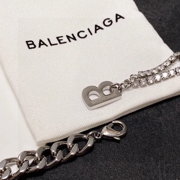 【2026】【BALENCIAGA】ネックレス、新しいネックレス万能シンプルファッションオーナメント 【2026】【BALENCIAGA】ネックレス、新しいネックレス万能シンプルファッションオーナメント