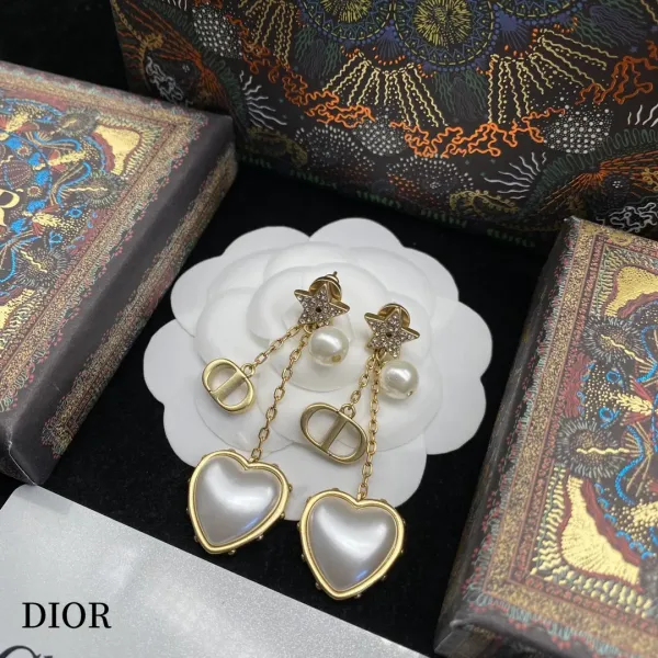【2026】【DIOR】ディオール ファッションスタイルのイヤリング 【2026】【DIOR】ディオール ファッションスタイルのイヤリング