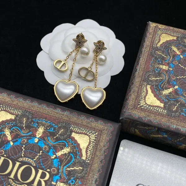 【2026】【DIOR】ディオール ファッションスタイルのイヤリング 【2026】【DIOR】ディオール ファッションスタイルのイヤリング