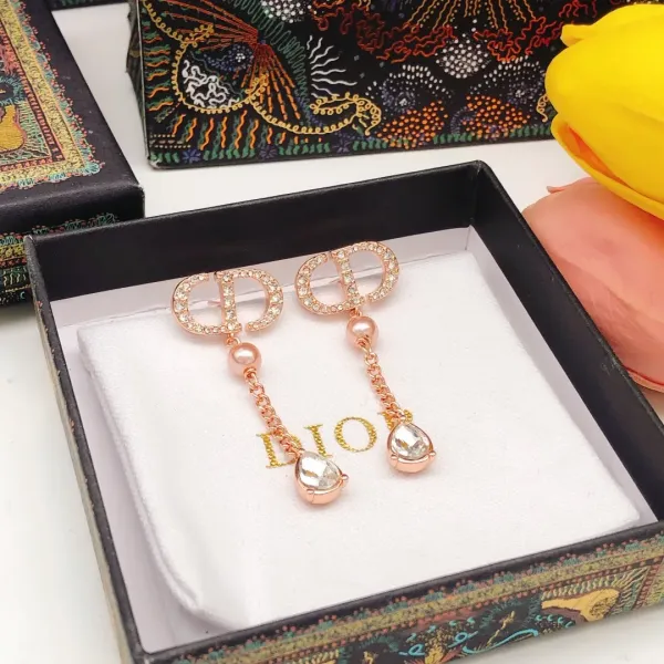 【2026】【DIOR】ディオール ファッションスタイルのイヤリング 【2026】【DIOR】ディオール ファッションスタイルのイヤリング