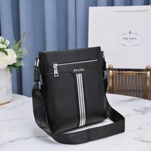 【2026】【 PRADA 公式旗艦店】プラダ ショルダーバッグ 当日出荷 好評に付き再入荷!23*27*5CM 【2026】【 PRADA 公式旗艦店】プラダ ショルダーバッグ 当日出荷 好評に付き再入荷!23*27*5CM