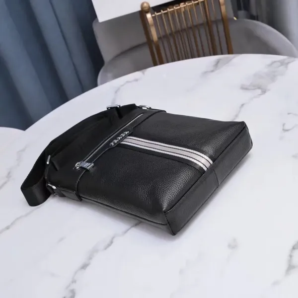 【2026】【 PRADA 公式旗艦店】プラダ ショルダーバッグ 当日出荷 好評に付き再入荷!23*27*5CM 【2026】【 PRADA 公式旗艦店】プラダ ショルダーバッグ 当日出荷 好評に付き再入荷!23*27*5CM